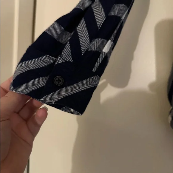 Rails Hunter Button Down Navy and White Plaid Shirt- Medium- excellent! - Picture 8 of 14